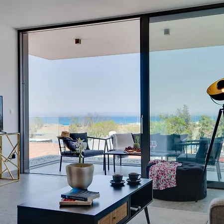 Sea View Deluxe Gaia 302 דירה לרנקה