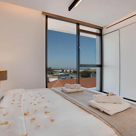 Sea View Deluxe Gaia 302 דירה *