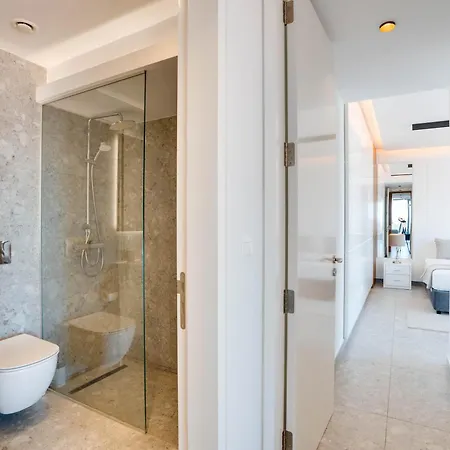 Sea View Deluxe Gaia 302 Апартаменты Ларнака