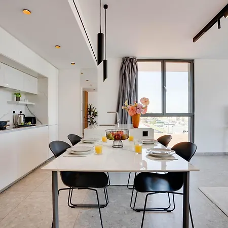 Sea View Deluxe Gaia 302 דירה