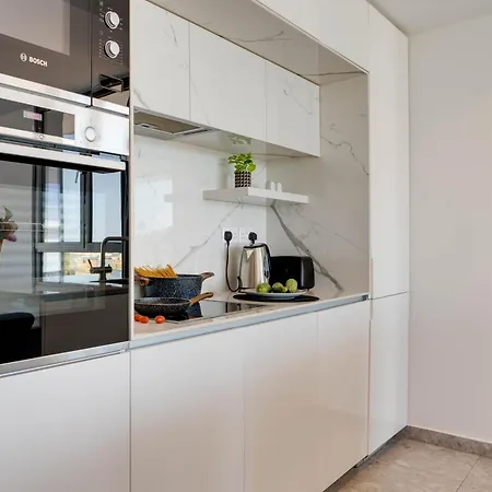 Sea View Deluxe Gaia 302 شقة