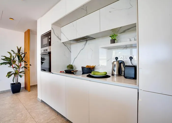 Sea View Deluxe Gaia 302 * Larnaca