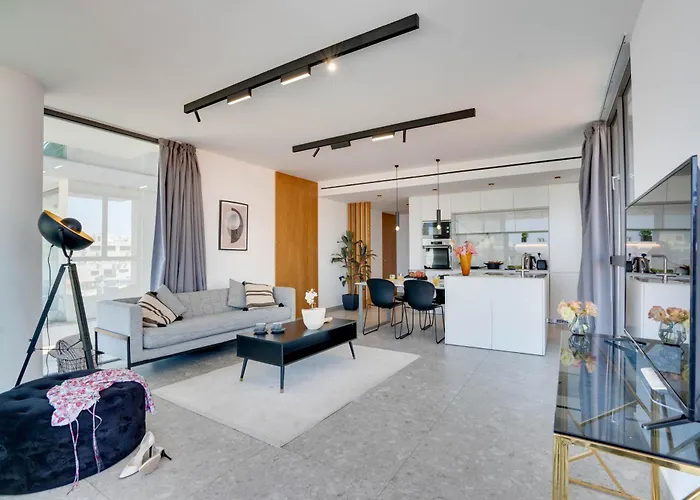 Sea View Deluxe Gaia 302 * Larnaca