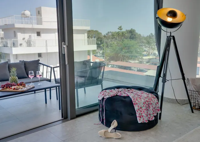 Sea View Deluxe Gaia 302 Larnaca